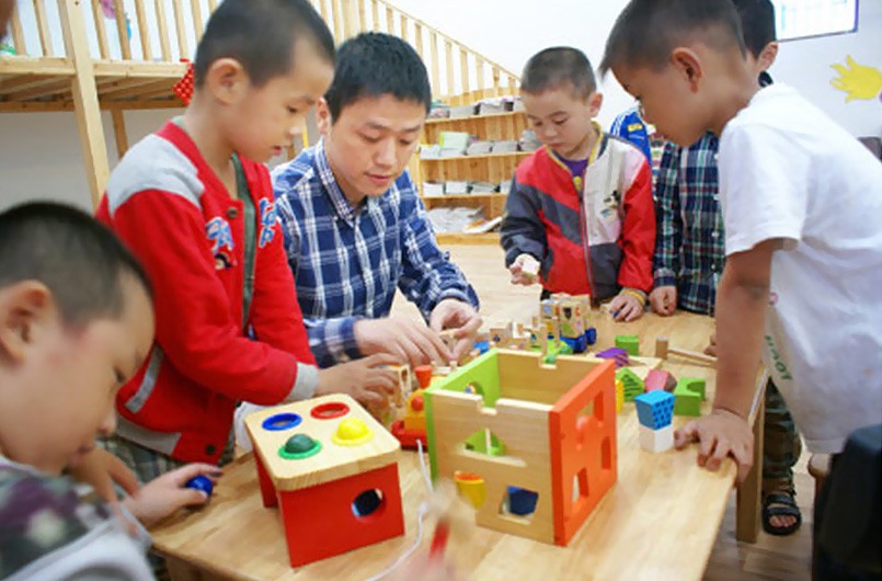 慶六一·伴成長，木玩?zhèn)鹘y(tǒng)獻愛云和幼兒園