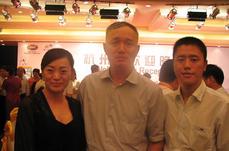 中共浙江省委組織部蔡奇部長(zhǎng)通過(guò)騰訊微博對(duì)木玩世家以微博促內(nèi)銷(xiāo)的做法進(jìn)行了充分肯定與點(diǎn)評(píng)