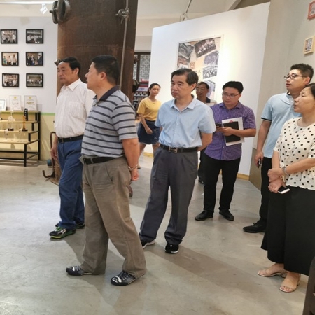 省關工委調(diào)研組蒞臨和信玩具調(diào)研指導工作