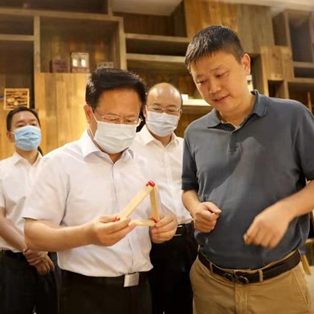 省長鄭柵潔蒞臨和信集團(tuán)調(diào)研指導(dǎo)